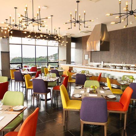 Doubletree By Hilton Guayaquil Hotel Exterior photo