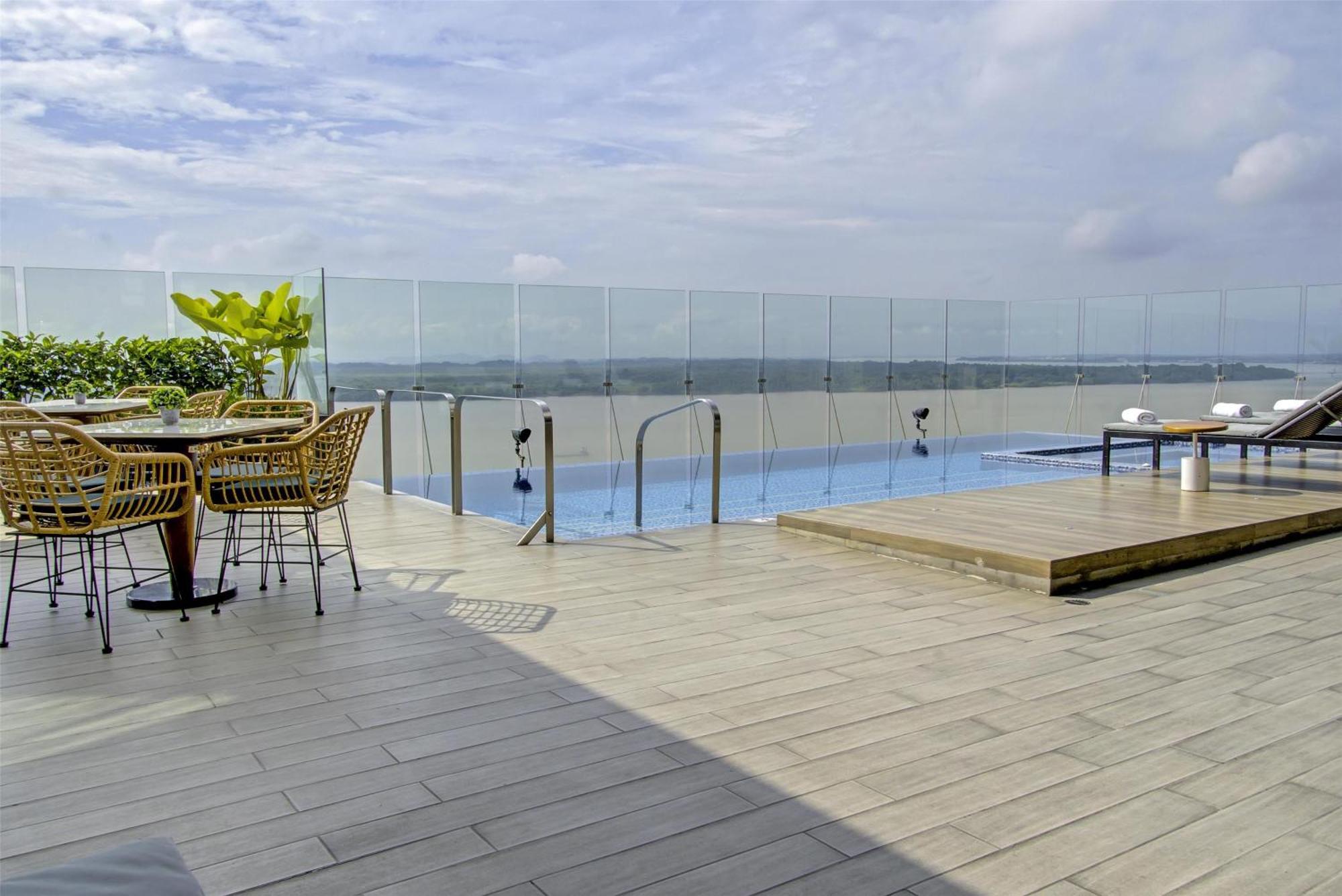 Doubletree By Hilton Guayaquil Hotel Exterior photo