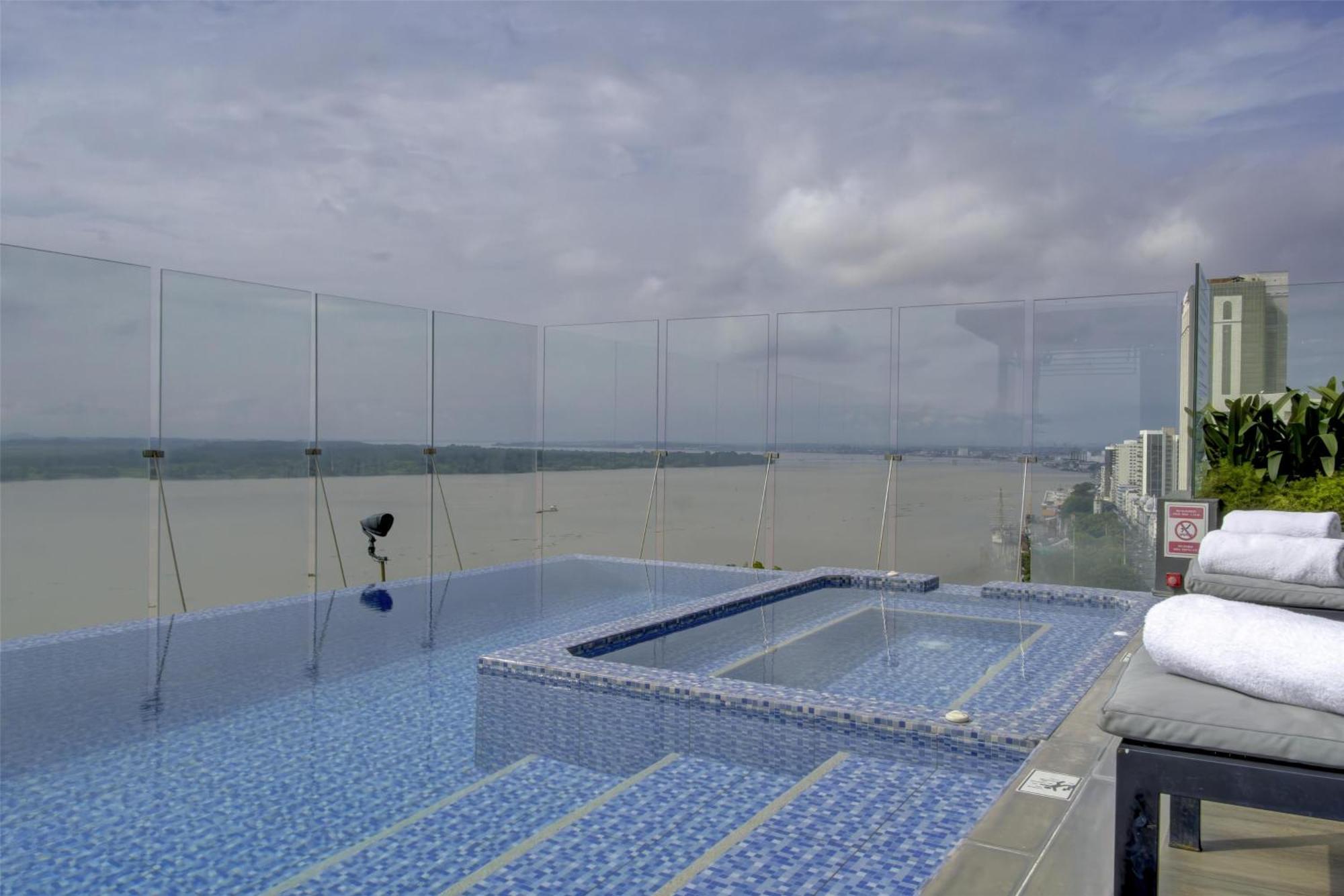 Doubletree By Hilton Guayaquil Hotel Exterior photo