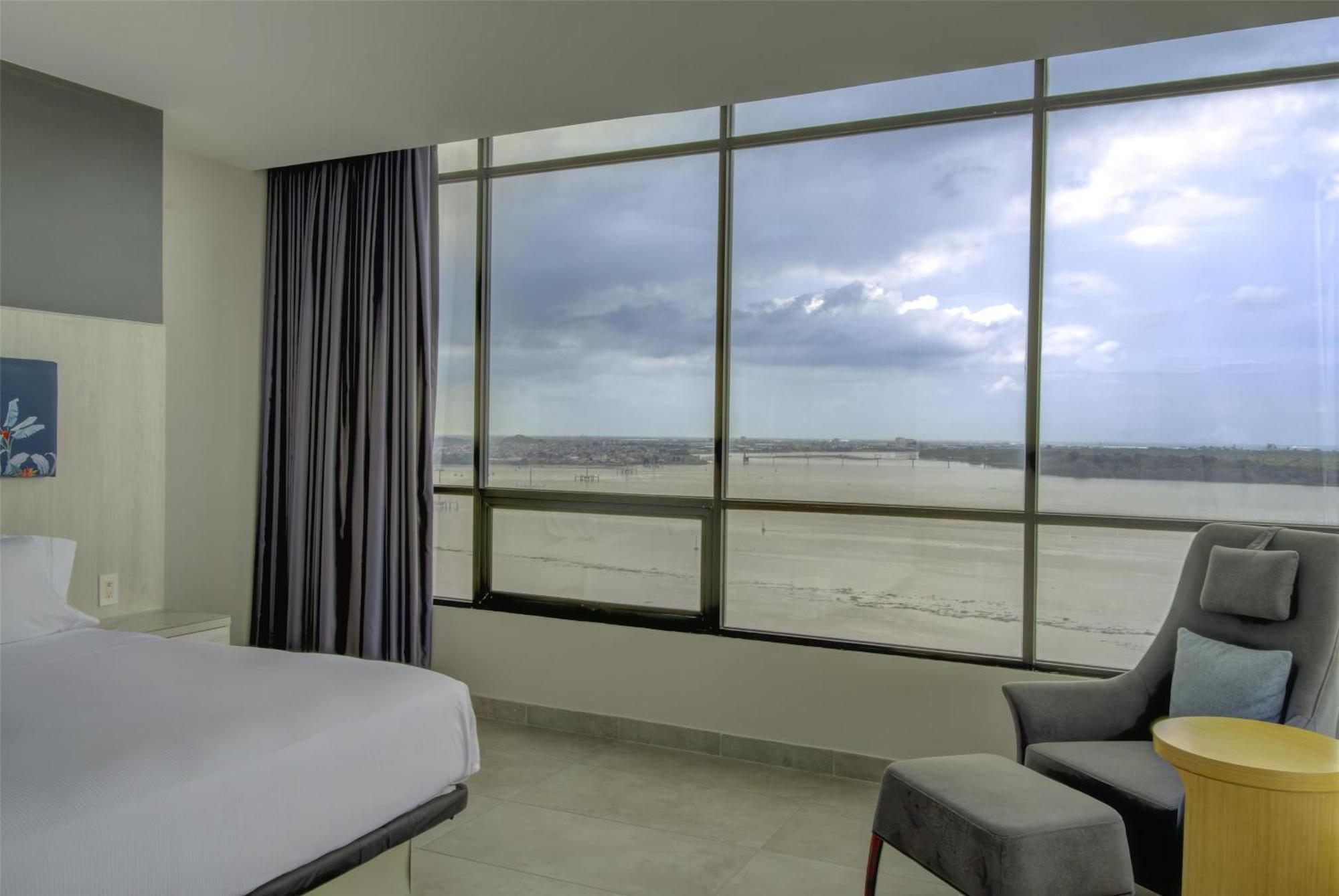 Doubletree By Hilton Guayaquil Hotel Exterior photo