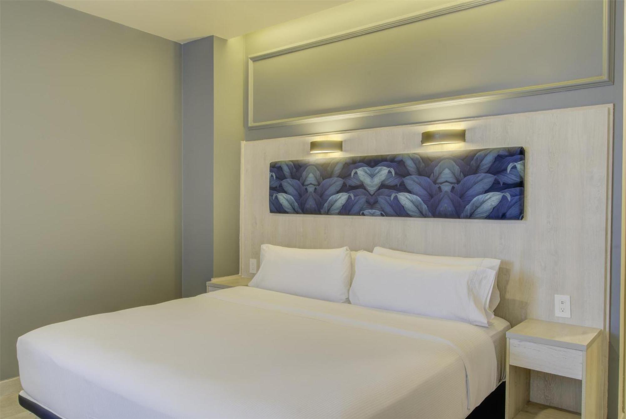 Doubletree By Hilton Guayaquil Hotel Exterior photo